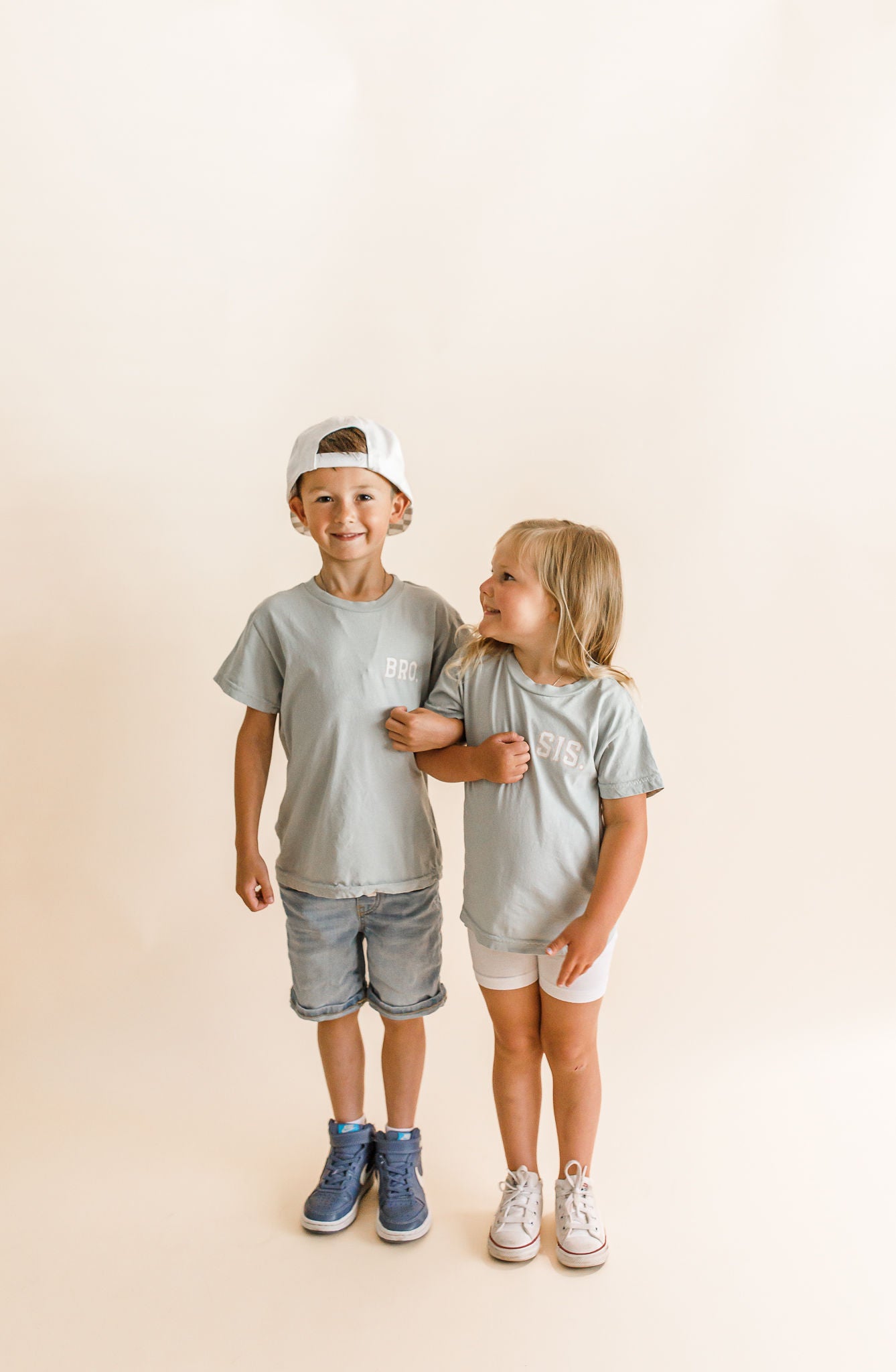 SIS. Kid Tee