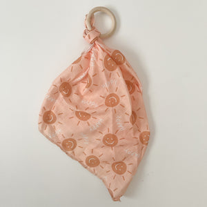 Organic Burp Cloth TEETHER - Smiley Sun//PEACH