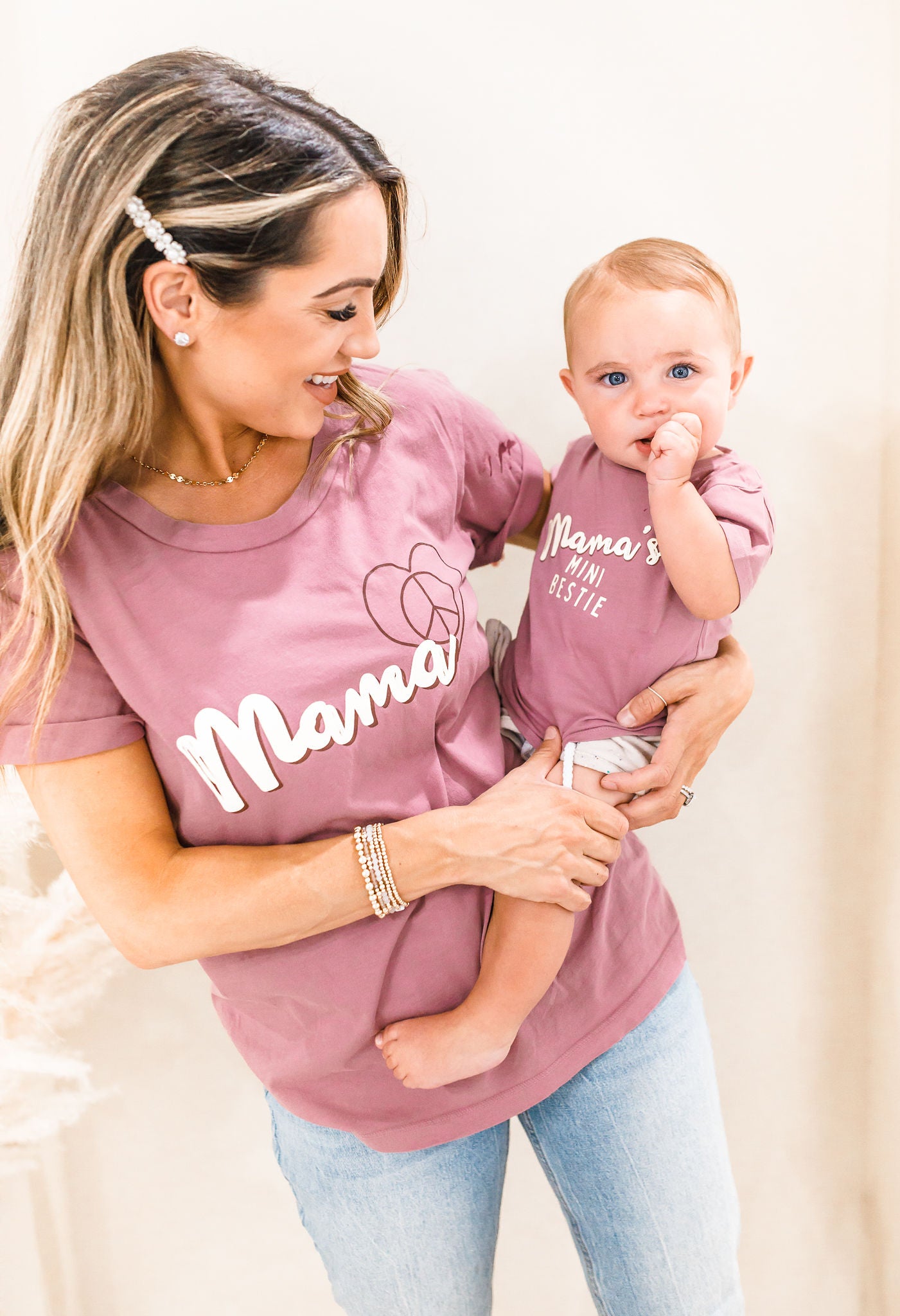 MAMA'S MINI BESTIE tee ☮︎♡